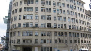 圓明園路には外灘同様多くの歴史的建造物群が残っています。