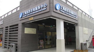 黄浦公園にある初代の上海市長の銅像です