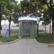 外灘観光隧道の入り口