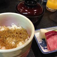 ちりめん山椒ご飯とお漬物。