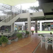 おぉ？向こうに見えるのは…