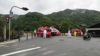 台風11号で渡月橋は通行止めに。