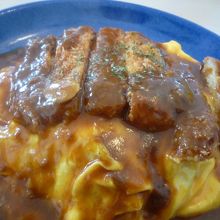 看板メニューのトルコライス　卵は半熟でトロリ