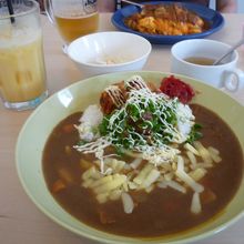 日替わりセットメニューの牡蠣フライカレーセット