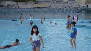 じゃぶじゃぶ池のある憩の場