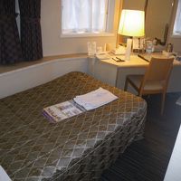 曲線を上手く利用はしていますが、狭さはどうにもなりません。