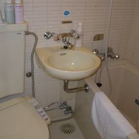 起立して入ろうかと思うくらいコンパクトです。