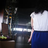 朝食会場入り口は薄暗いです。