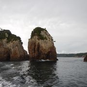 基本は、紀の松島めぐり遊覧船で巡ります