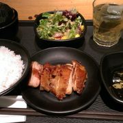 朝食営業は8時からになってました。