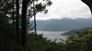 ロープウェーで上り、下りは徒歩。