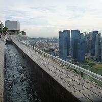 最上階のインフィニティ・プール　プールの端はこうなっています