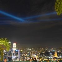 毎晩2-:00と21:30から行われるレーザーショー約12分