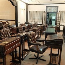 アンティグア・カサには、法律を制定する議会を再現した部屋も。