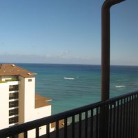 多少建物が邪魔しますが、ばっちり海が見えます。