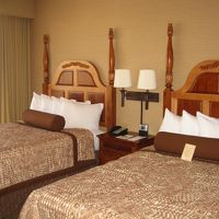 落ち着いた色合いのベッドルーム