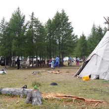 ツァータンのテントにお邪魔したがだいぶ商業的