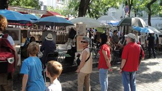 ちょっと、芸術家の街パリのイメージが