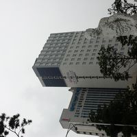 一番近いコンビニは徒歩三分程であります。