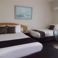 窓も大きく明るい部屋