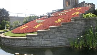 世界でも有数の大花時計。夏は見もの