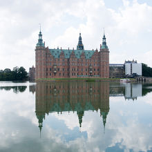 庭から見える姿