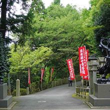 参道入り口の仁王です。