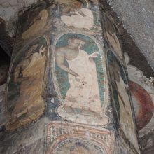 八角柱の各面に描かれた美しい絵の数々