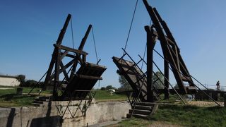 人気の無い広々とした田園の中に作ったレプリカです、やはり本物の絵のほうが良い