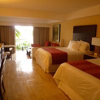 お部屋は部屋からすぐ青い海が見えます