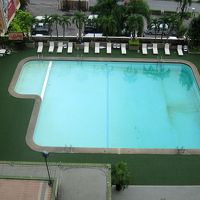 エグゼクティブラウンジのバルコニーから見たスイミングプール