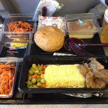 カサブランカ発便のランチ〜同じサラダが２個ある(^ ^)