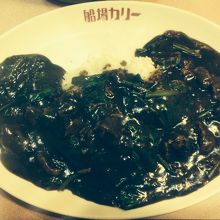 独特のカレー色