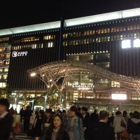 少し歩くと博多駅