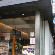 すっきりした建物です。