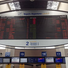 案内板はちょっと古い３色LEDタイプ