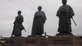 三志士の像