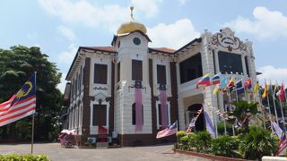 戦後、マレーシアの独立宣言が発出された場所です