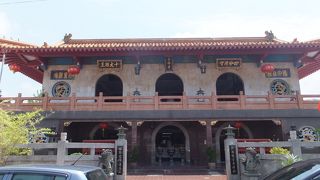 ハーモニー通り、青雲亭寺院の斜め前にあります