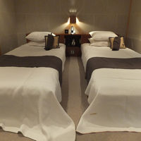 和紙が全面に貼られたお部屋