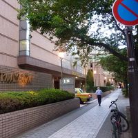 ホテルの入口が幾つもあり、フロントを探し回りました