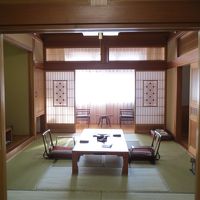 和室10畳（広縁付き）+次の間6畳+洋室