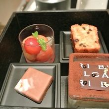 出口でチョコのお値段確認したら１つ800円もしました