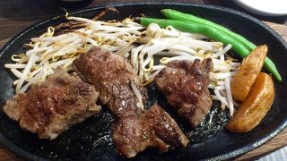 お昼は合い席になることも