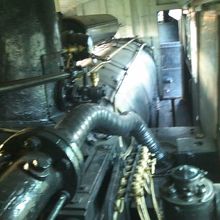 内部も自由に見学でき、子供達の遊び場にもなっています