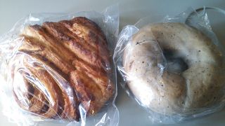 美味しそうなパンやスイーツを販売しています