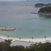部屋から一望の白浜の海岸です