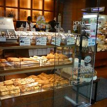 朝も７時３０から開いています。