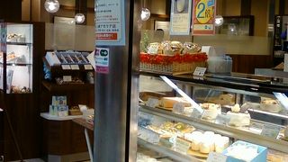 とても人気があってドアがないので入りやすいです。