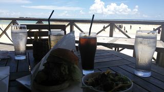 美らSUNビーチ内の海が見えるカフェ